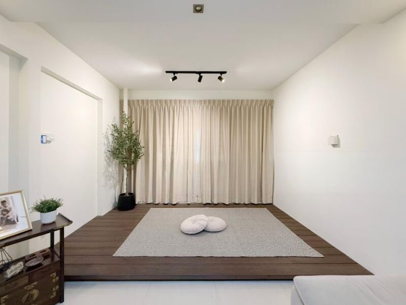 628 Jurong West St 65 Balcony