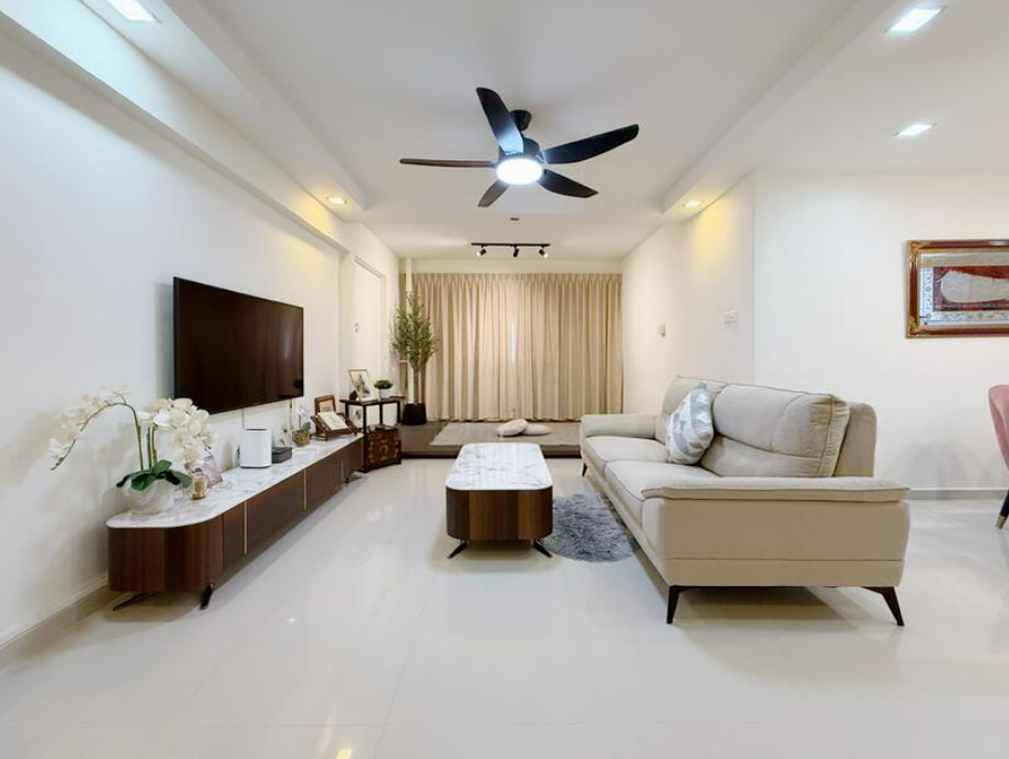 628 Jurong West St 65 Living Room
